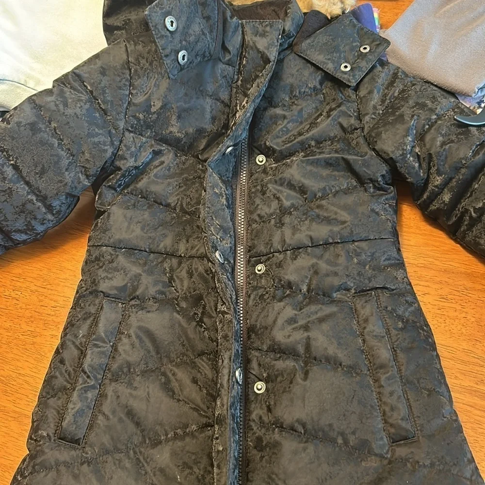 Girls hooded winter coat size XS (4/5) in black.